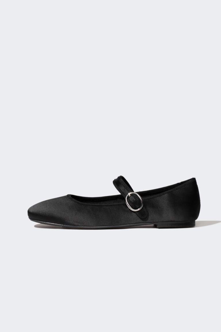 Woman Flat Sole Shoes