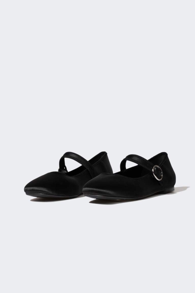Woman Flat Sole Shoes
