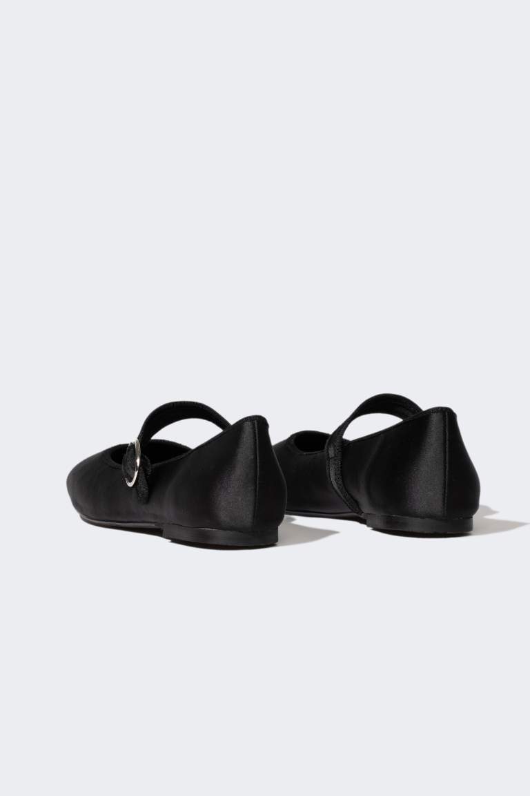Woman Flat Sole Shoes