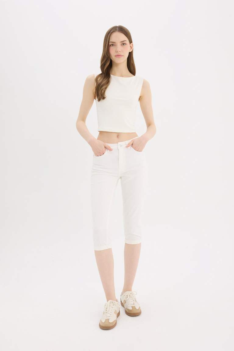 Normal Waist Woven Capri
