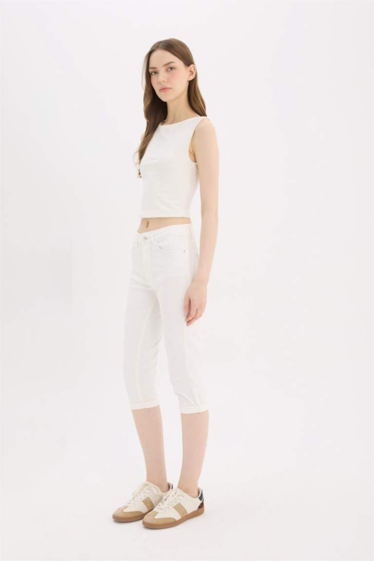 Normal Waist Woven Capri