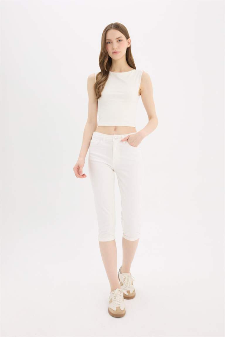 Normal Waist Woven Capri