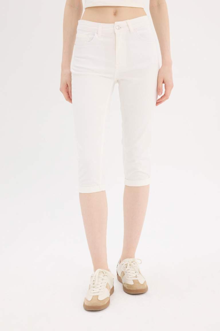 Normal Waist Woven Capri