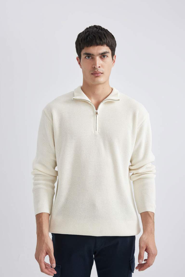 Man Standard Fit Zippered Basic Pullover