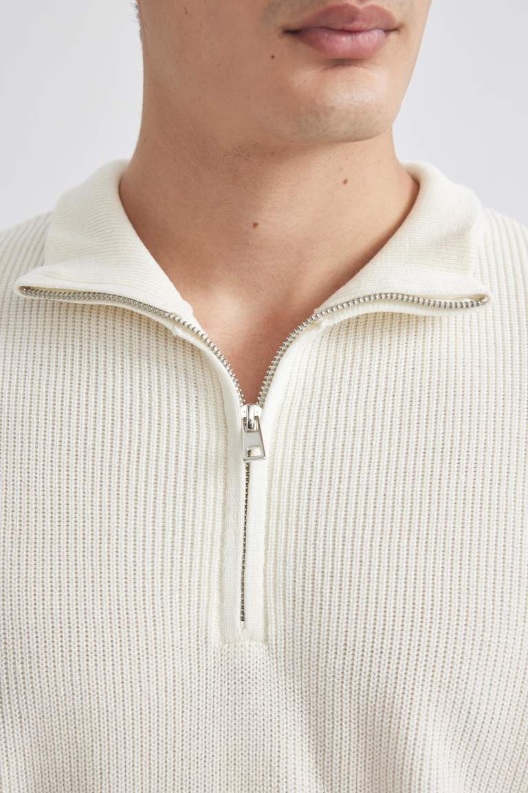 Man Standard Fit Zippered Basic Pullover