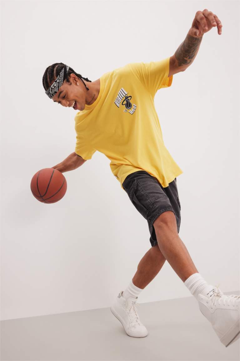 تيشيرت أوفر سايز برقبة مستديرة من ميامي هيت DeFactoFit