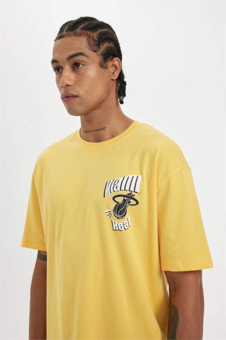 تيشيرت أوفر سايز برقبة مستديرة من ميامي هيت DeFactoFit