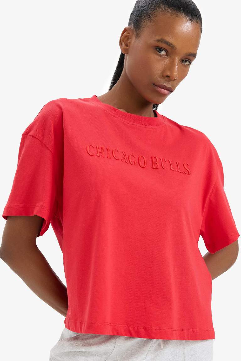 Oversize футболка DeFactoFit NBA Chicago Bulls свободного кроя с круглым вырезом и вышивкой, с коротким рукавом