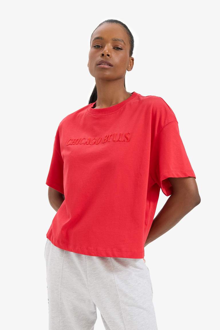 Oversize футболка DeFactoFit NBA Chicago Bulls свободного кроя с круглым вырезом и вышивкой, с коротким рукавом