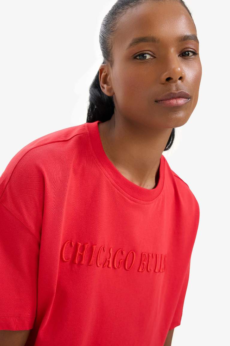 Oversize футболка DeFactoFit NBA Chicago Bulls свободного кроя с круглым вырезом и вышивкой, с коротким рукавом