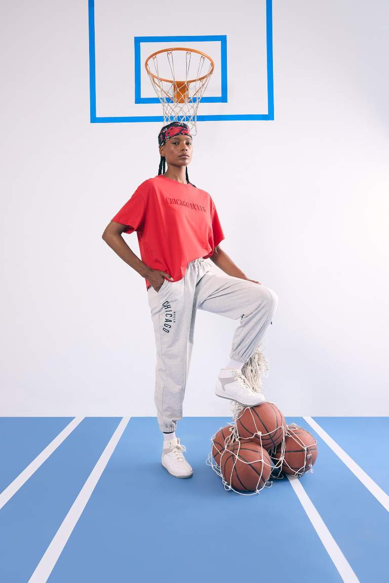 Спортивные брюки DeFactoFit NBA Chicago Bulls Jogger со стандартной длиной и двойными карманами