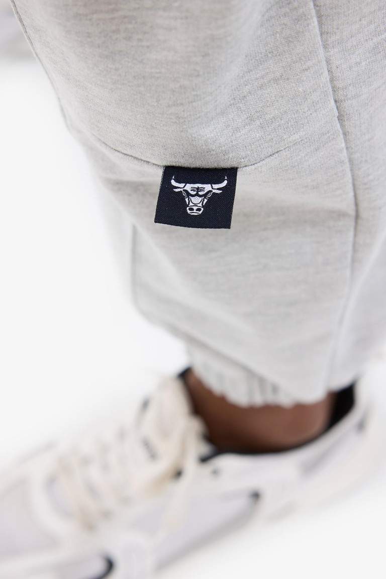 Спортивные брюки DeFactoFit NBA Chicago Bulls Jogger со стандартной длиной и двойными карманами