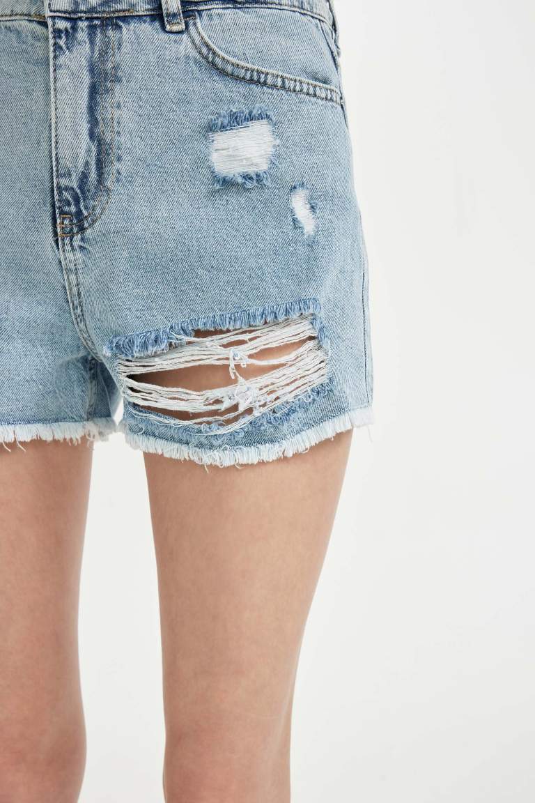 Short taille haute en jean déchiré