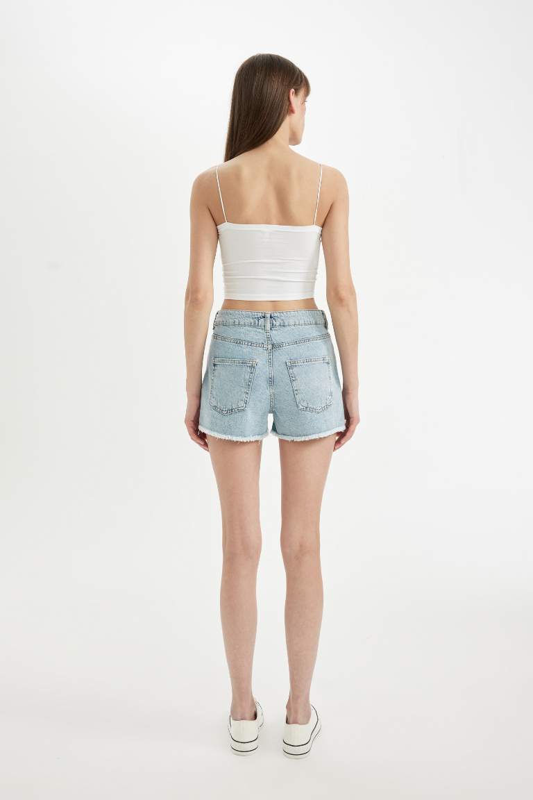 Short taille haute en jean déchiré