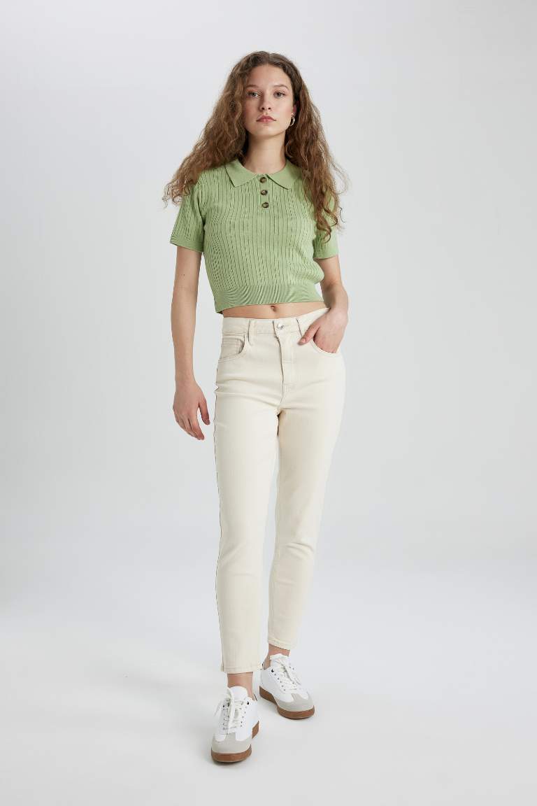 Pantalon Jean Blanc Coupe Mom Taille Haute à jambes Légèrement Étroites