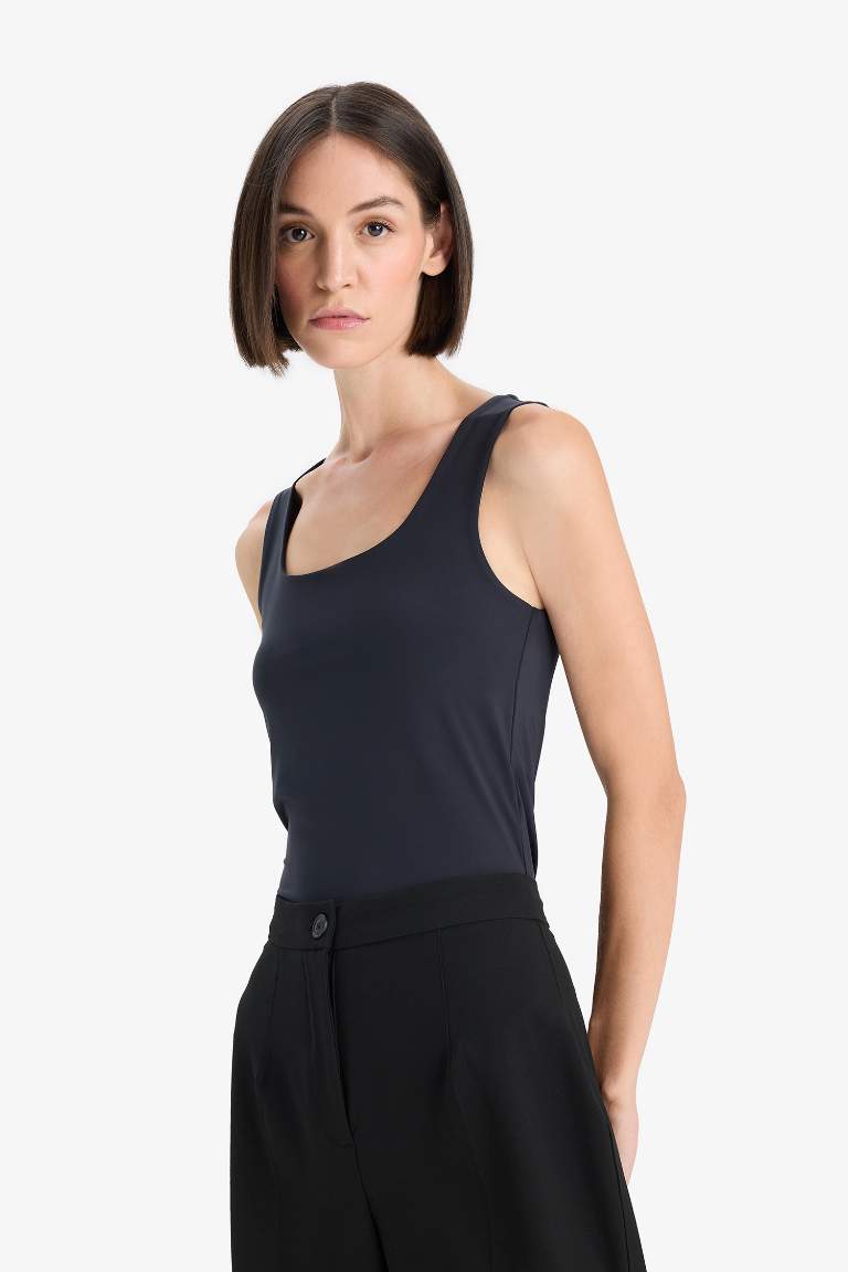 Slim Fit Dar Kesim Basic Düz Kare Yaka Atlet