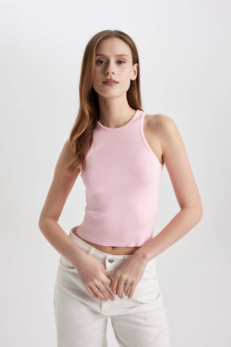 Fitted Halter Collar Crop Top