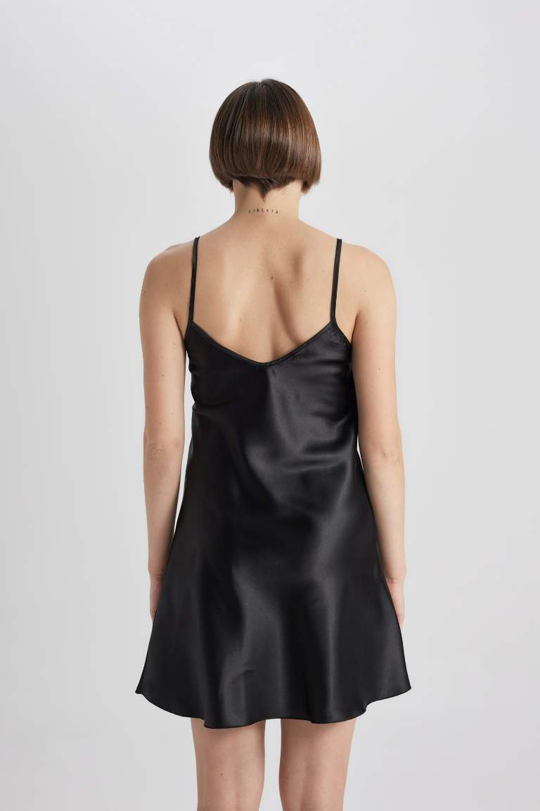 Fall in Love Regular Fit V-Neck Satin Dress