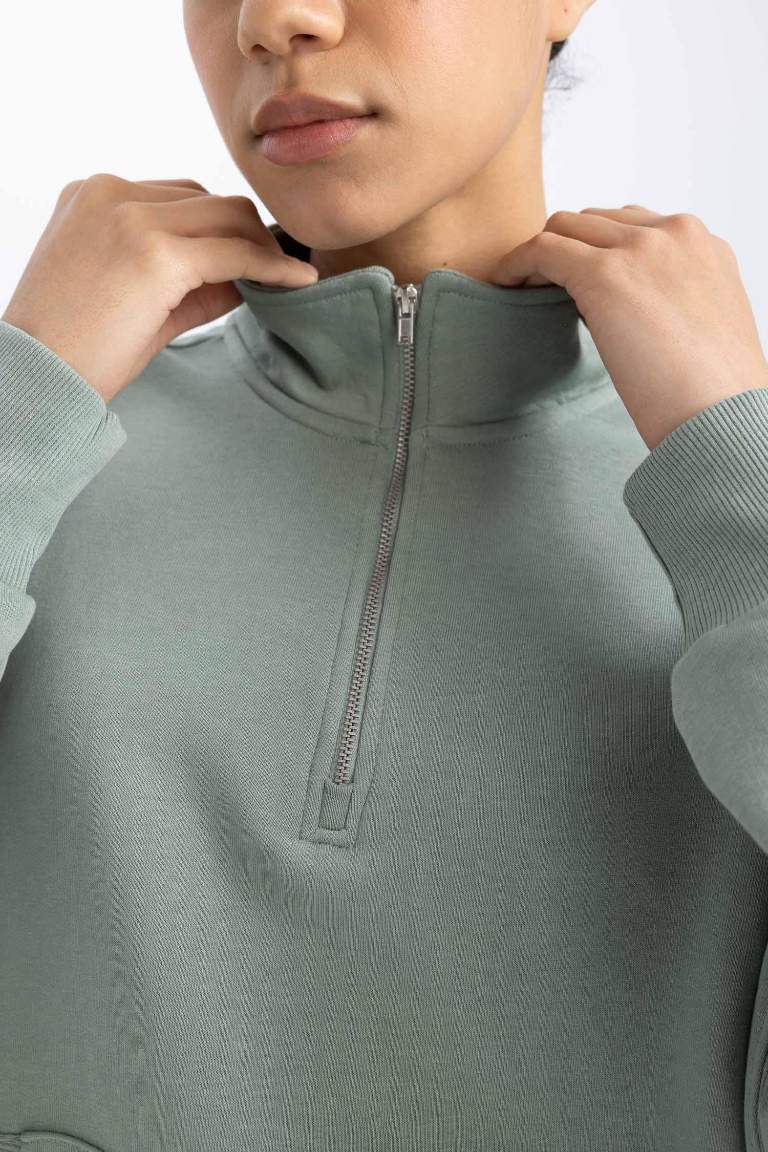 DeFactoFit Stand Collar Sports Crop Sweatshirt