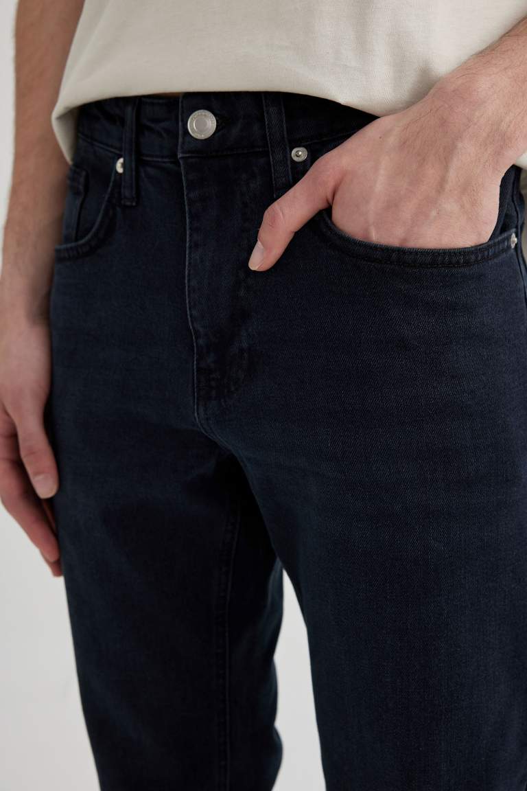 Pantalon Jean Slim  à Taille Normale et Jambe ajustées