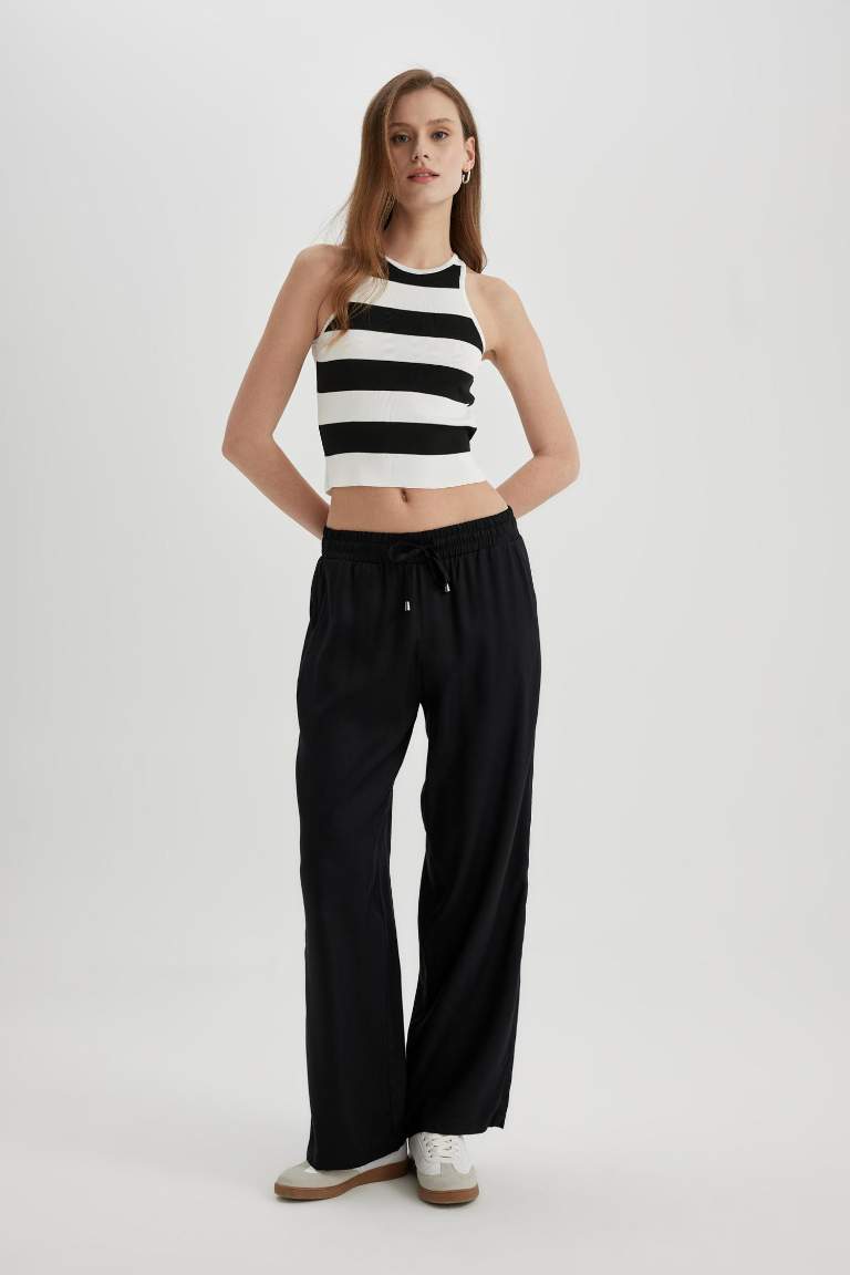 Fitted Striped Halter Collar Crop Top