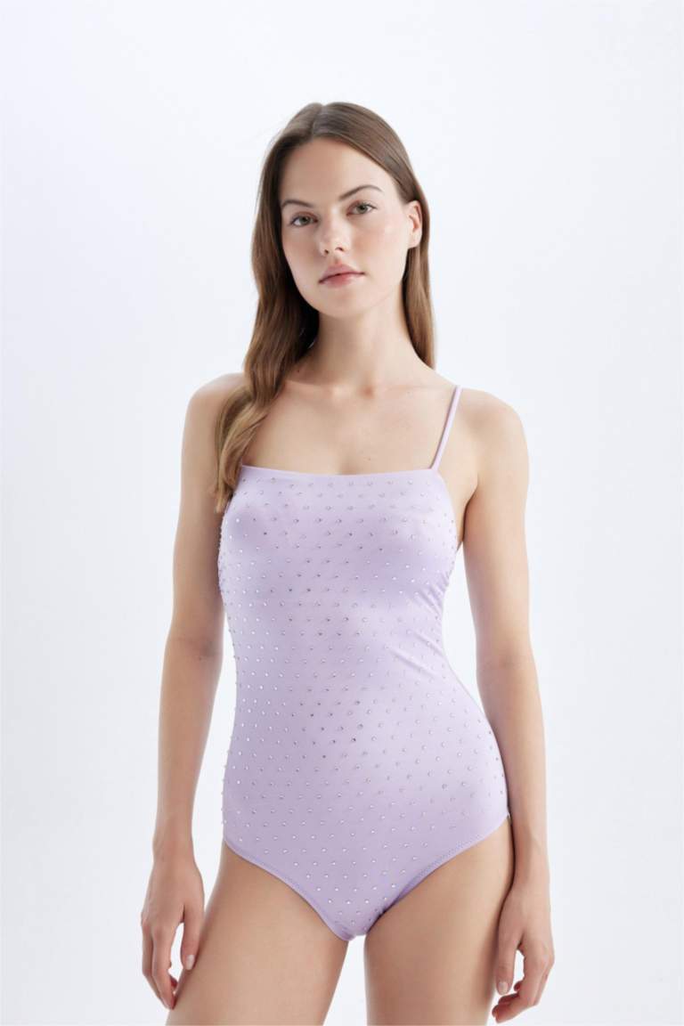 مايوه بحمالات رفيعة قصة عادية من Fall in Love