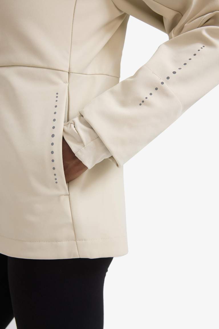 Водоотталкивающая куртка DeFactoFit Slim Fit с узкими штанинами, капюшоном, молнией и из материала софтшелл