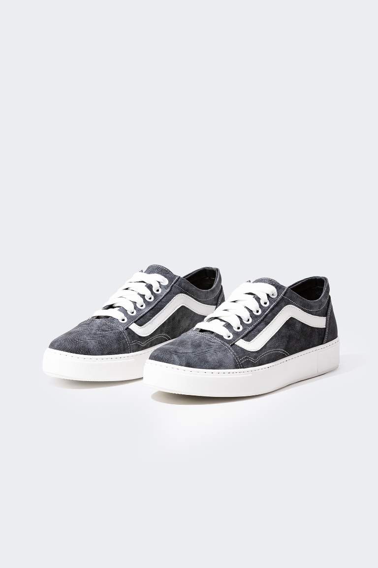 Woman Faux Leather Flat Sole Sneakers