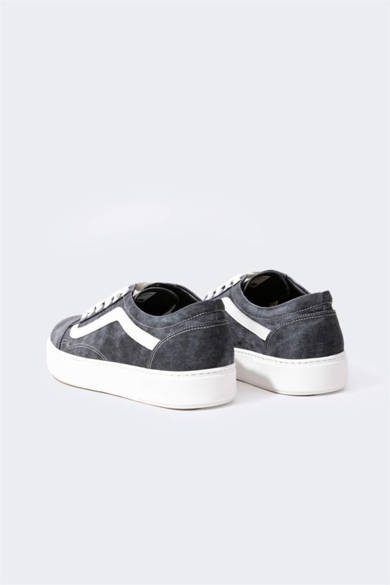 Woman Faux Leather Flat Sole Sneakers