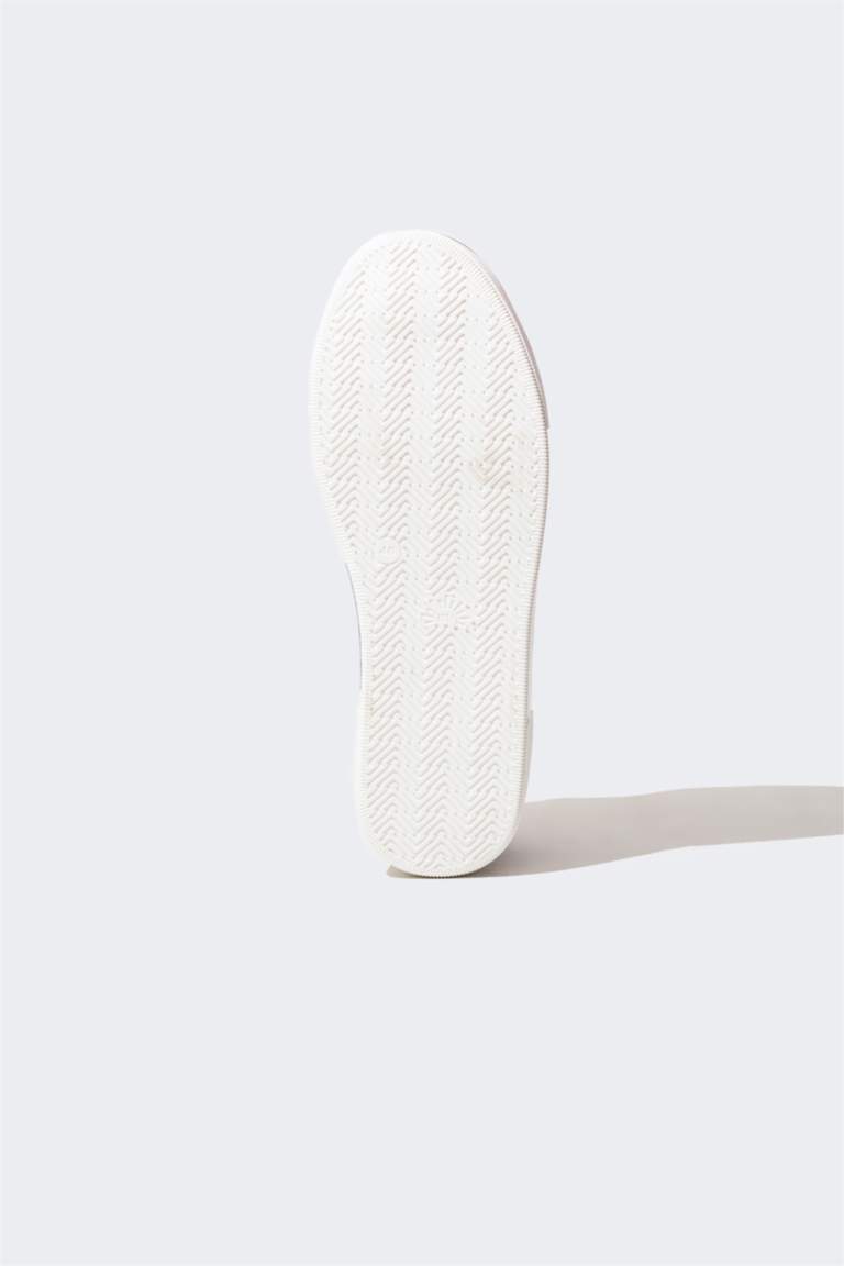 Woman Faux Leather Flat Sole Sneakers