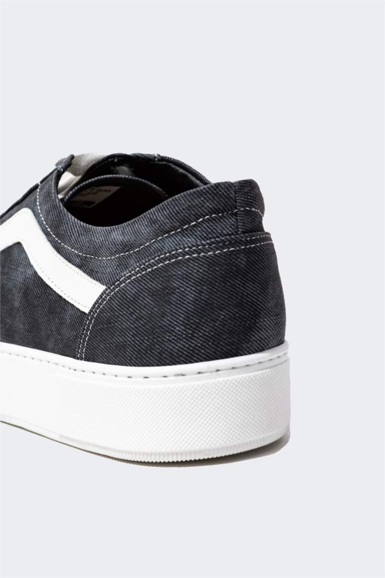Woman Faux Leather Flat Sole Sneakers