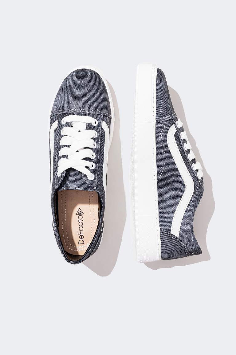 Woman Faux Leather Flat Sole Sneakers
