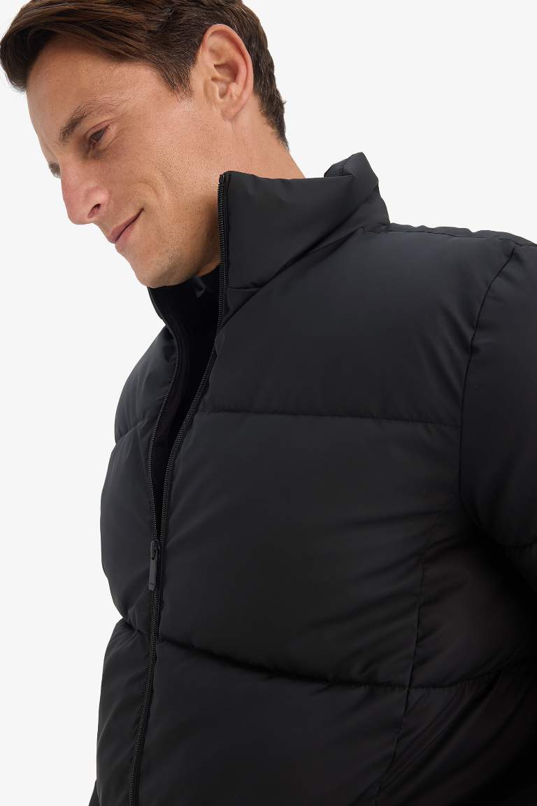 Slim Fit Dar Kesim Dik Yaka Astarlı Fermuarlı Su Geçirmez Mont