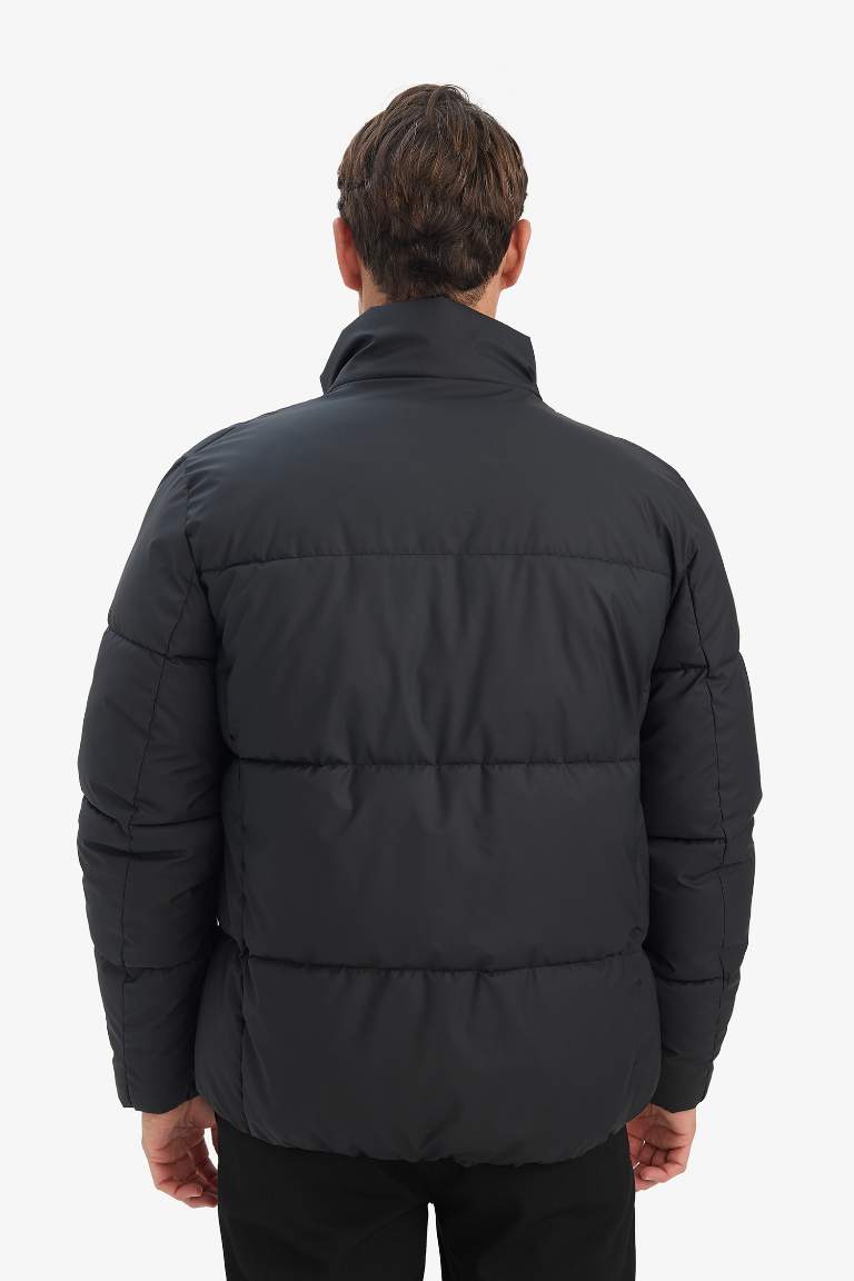 Slim Fit Dar Kesim Dik Yaka Astarlı Fermuarlı Su Geçirmez Mont