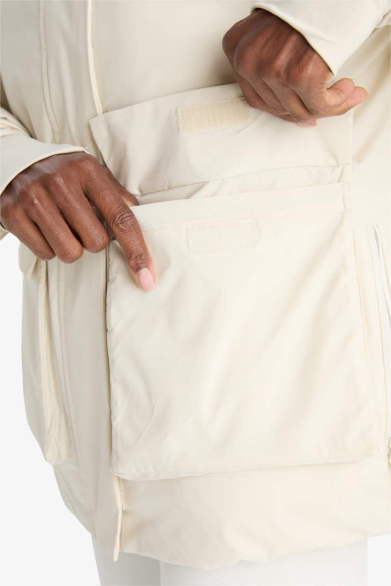 Jacket imperméable avec capuche et poches de DefactoFit