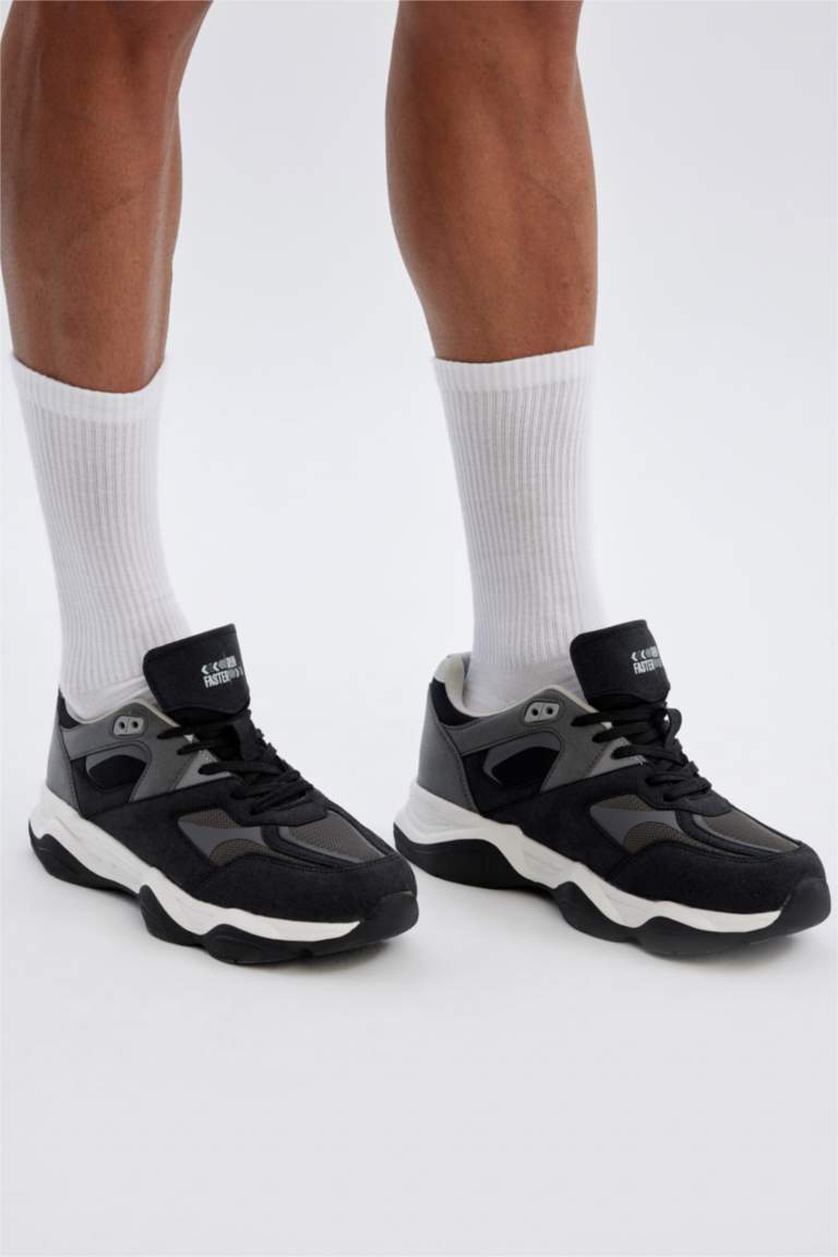 حذاء رياضي رجالي برباط بكعب سميك