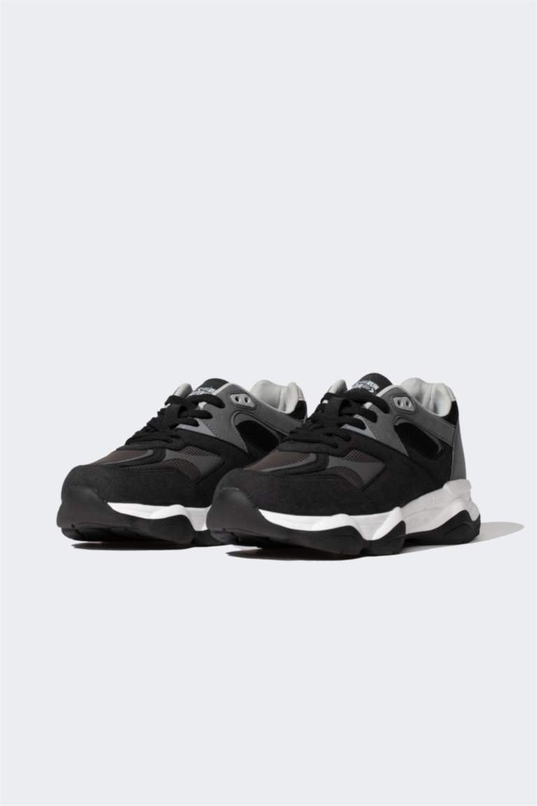 حذاء رياضي رجالي برباط بكعب سميك