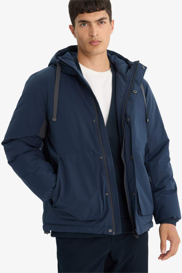 Куртка Regular Fit с кнопками, внутренним карманом, капюшоном и на молнии