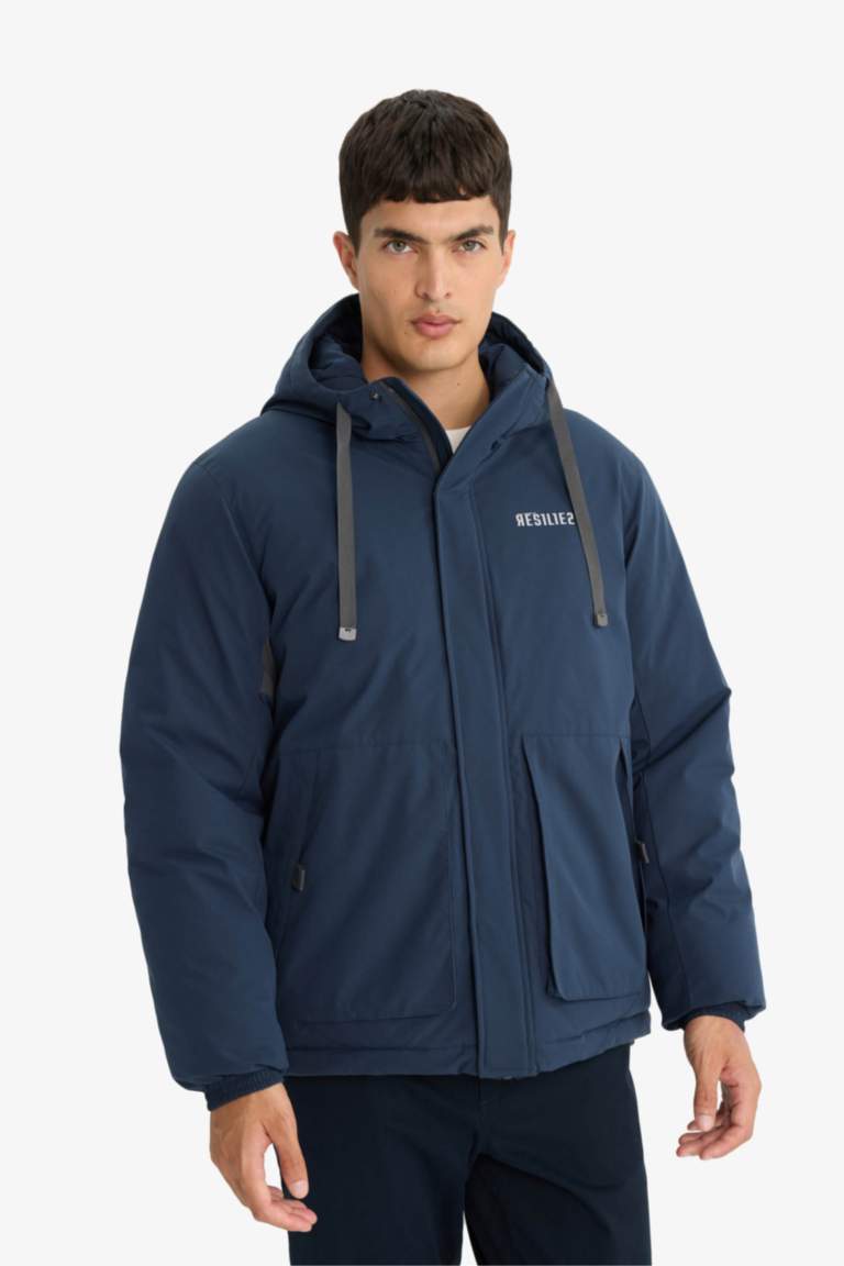 Куртка Regular Fit с кнопками, внутренним карманом, капюшоном и на молнии