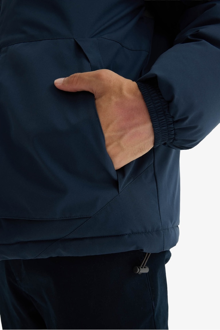 Куртка Regular Fit с кнопками, внутренним карманом, капюшоном и на молнии