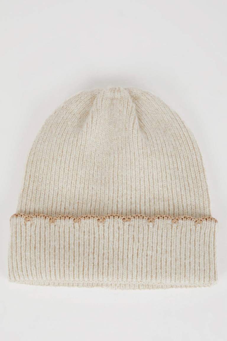 Woman Basic Knit Beanie