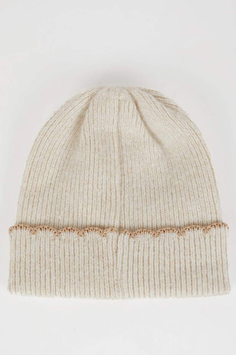 Woman Basic Knit Beanie