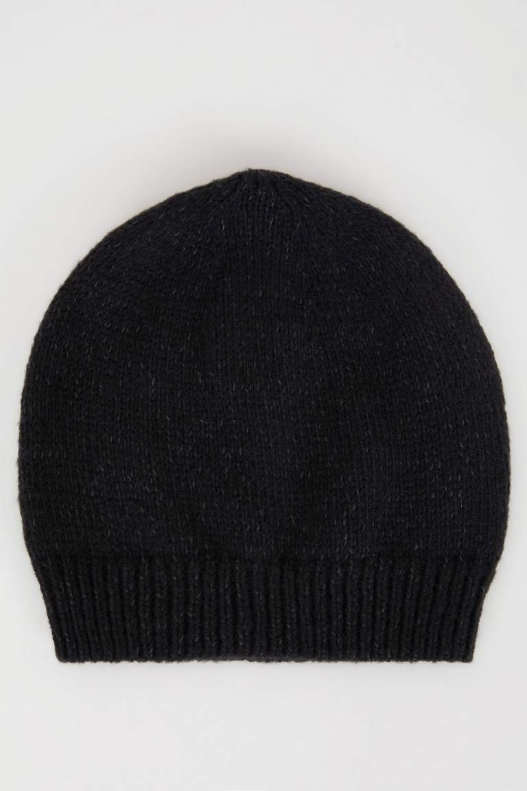 Man Basic Knitted Beanie