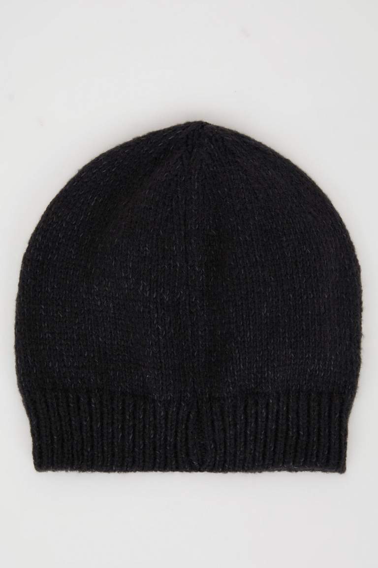 Man Basic Knitted Beanie