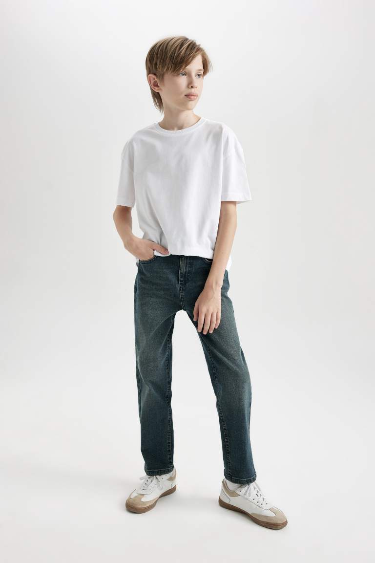 Boy Straight Fit Pocketed Jeans