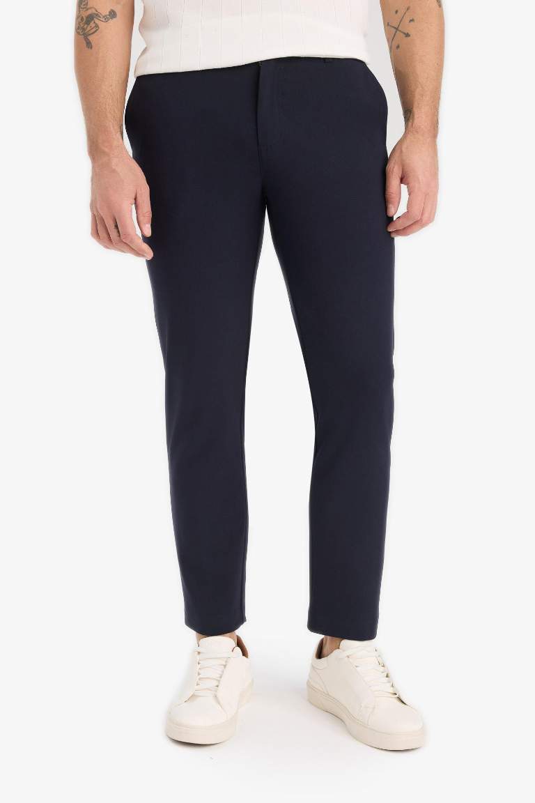 Брюки Tailored Fit с прямыми штанинами, которые тянутся в любом направлении