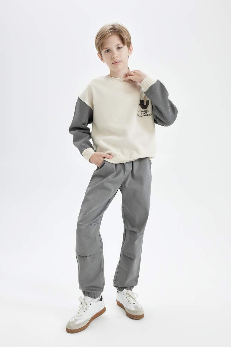 Boy Elastic Waist and Leg Pocketed Jogger Pants