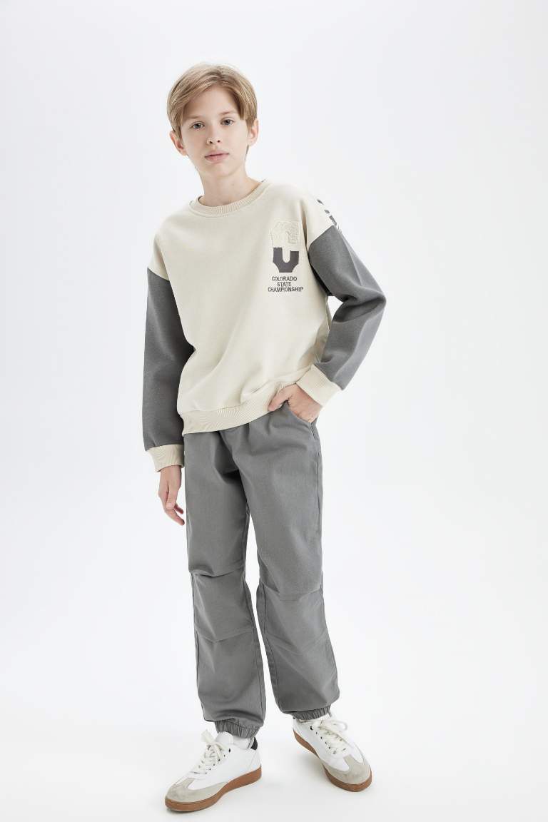 Boy Elastic Waist and Leg Pocketed Jogger Pants