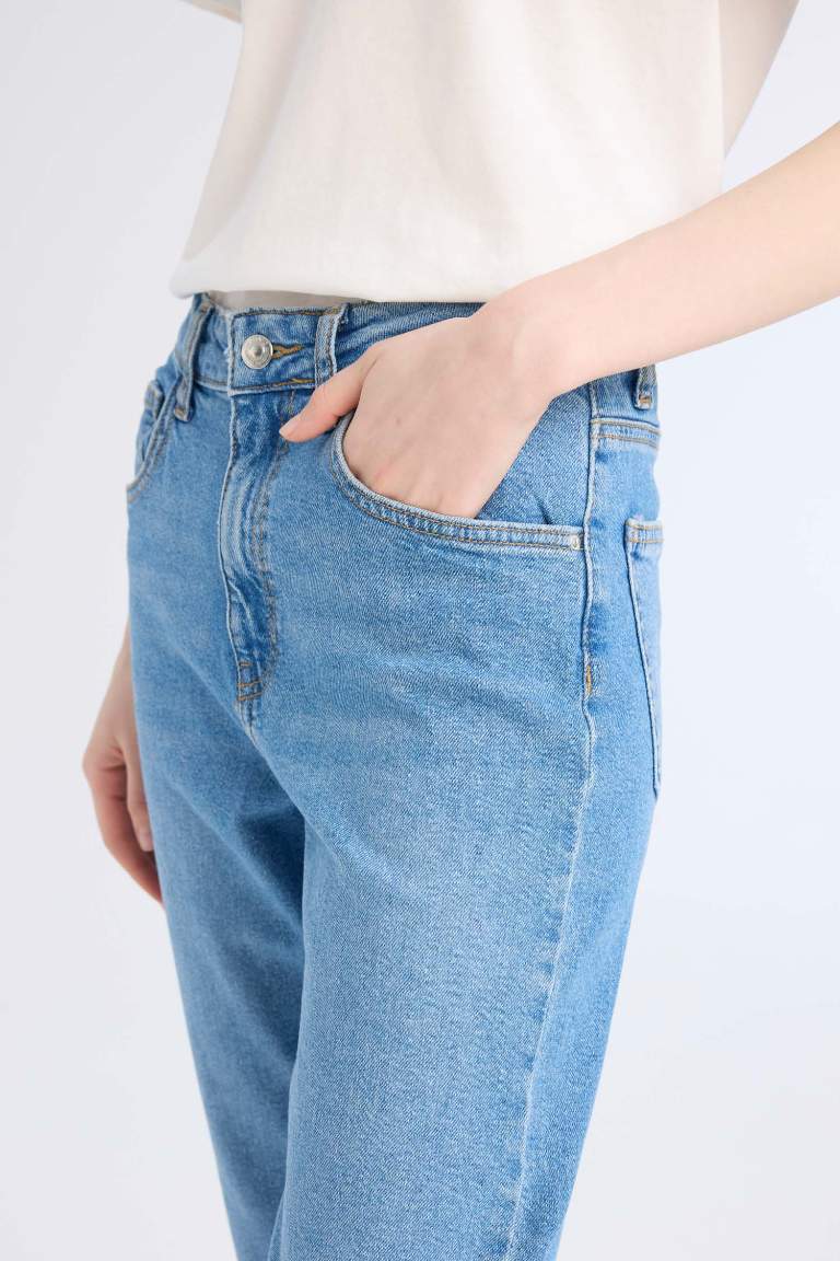 Comfort Mom Fit High Waist Ankle Washed Jeans