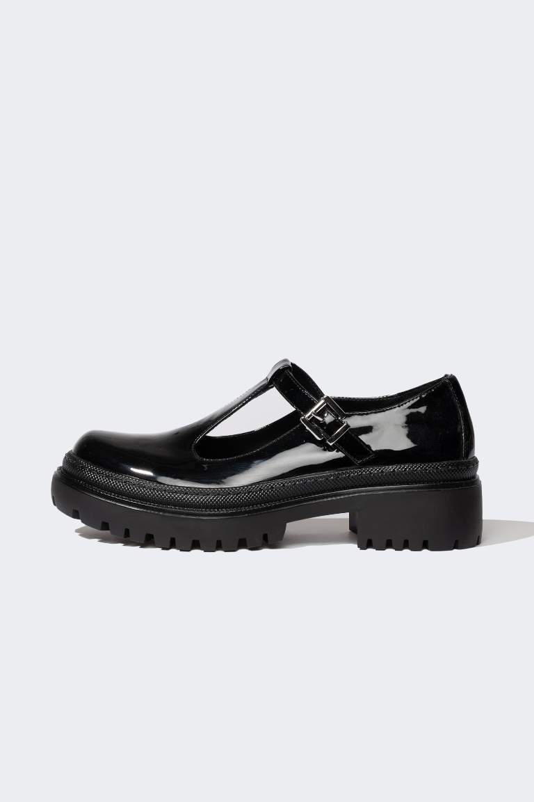 Woman Faux Leather Flat Sole Classic Shoes